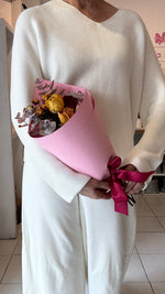Dried flower bouquet