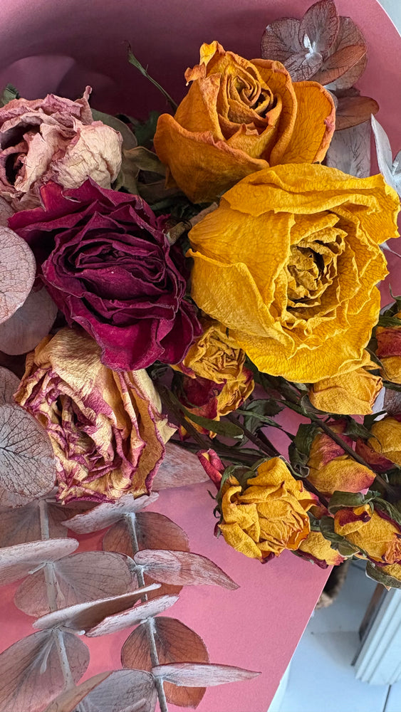 Dried flower bouquet