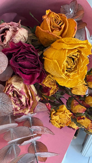 Dried flower bouquet