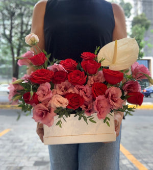 Box Rosas, lisianthus y Anturio