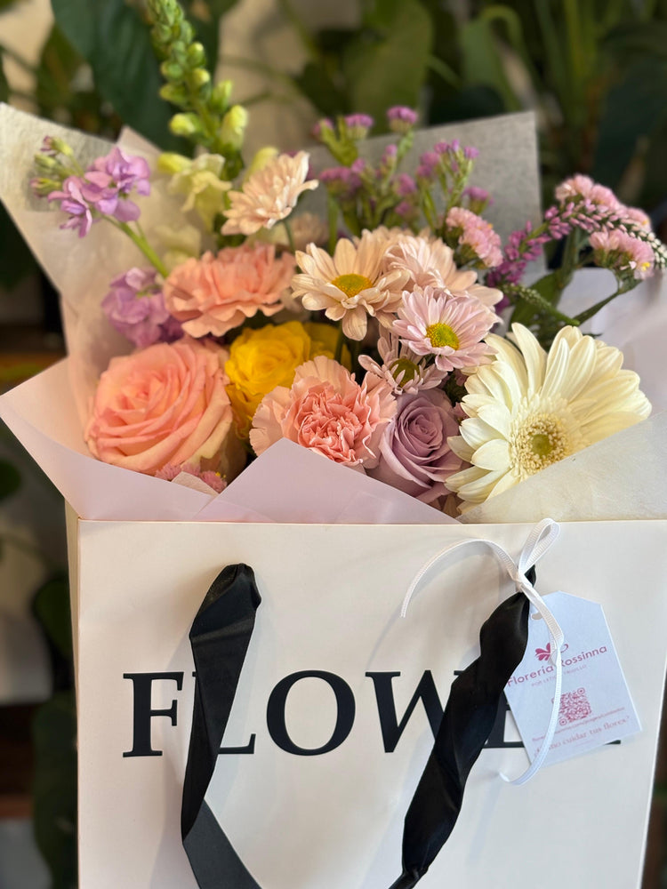 Bouquet flores mixtas + Bolsa