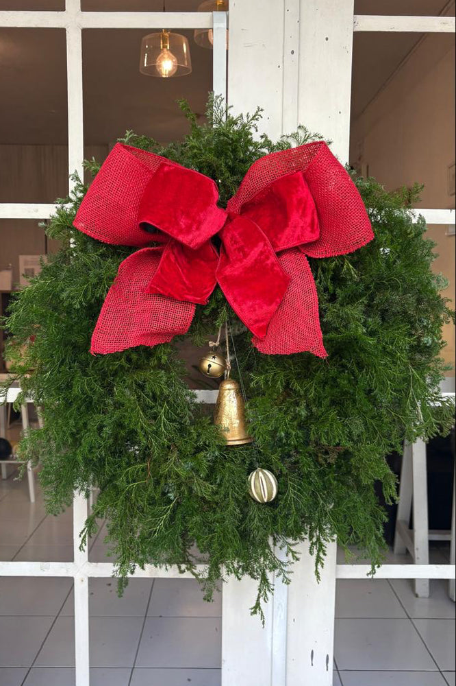 Corona de pino y campana - Grande