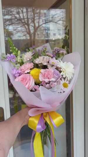 
            
                Load and play video in Gallery viewer, Bouquet flores mixtas + Bolsa
            
        